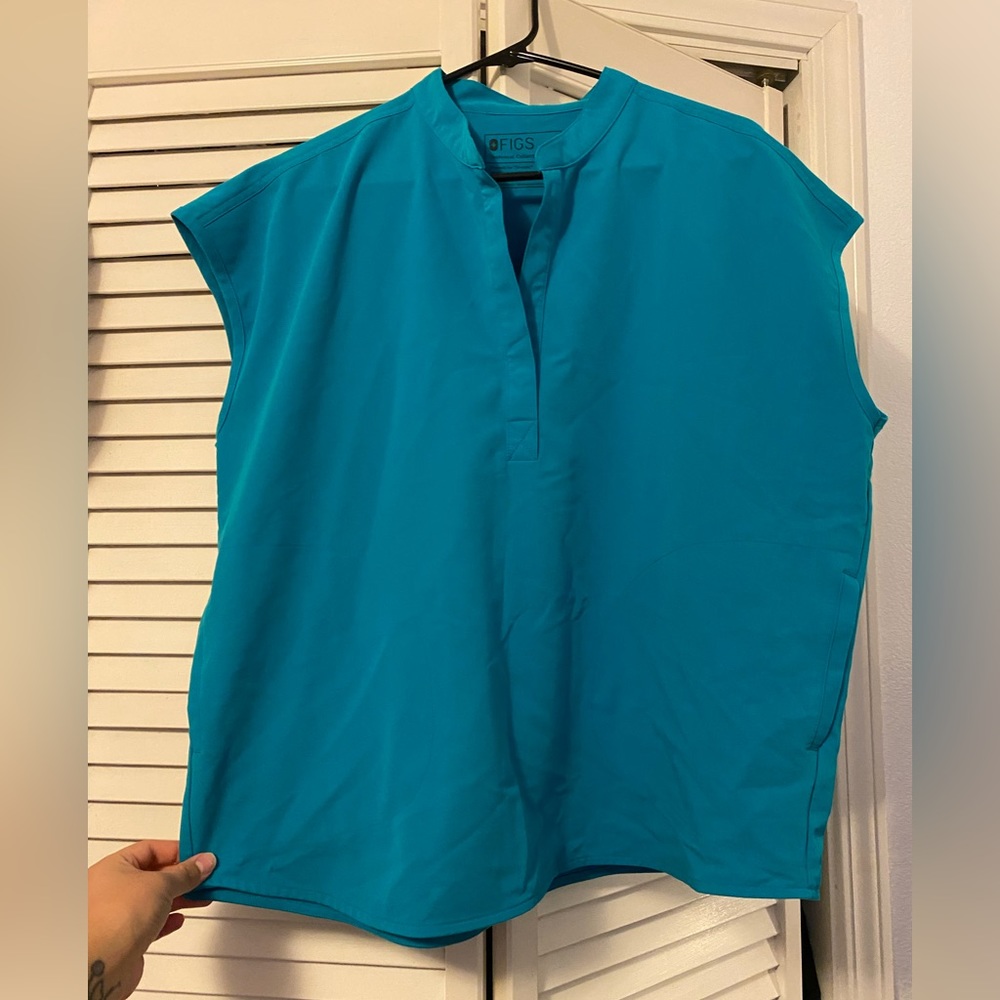 FIGS PAIR Technical Collection Rafaela Women Large Scrub Top and bottom